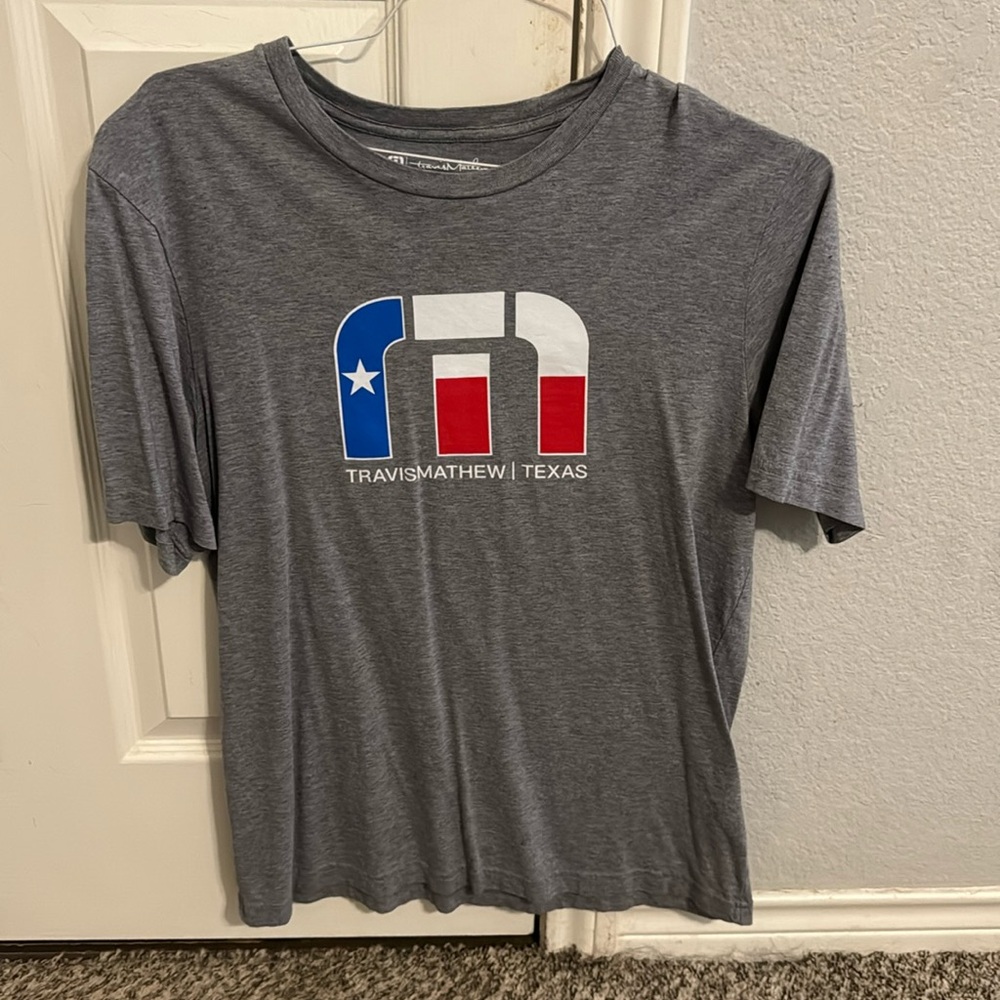 Men’s medium Travis Mathew t shirt
